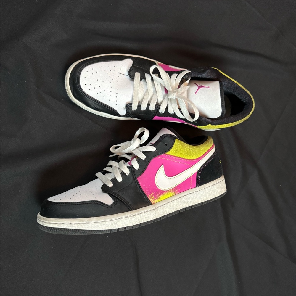 Jordan 1 Low Black Active Fuchsia Cyber